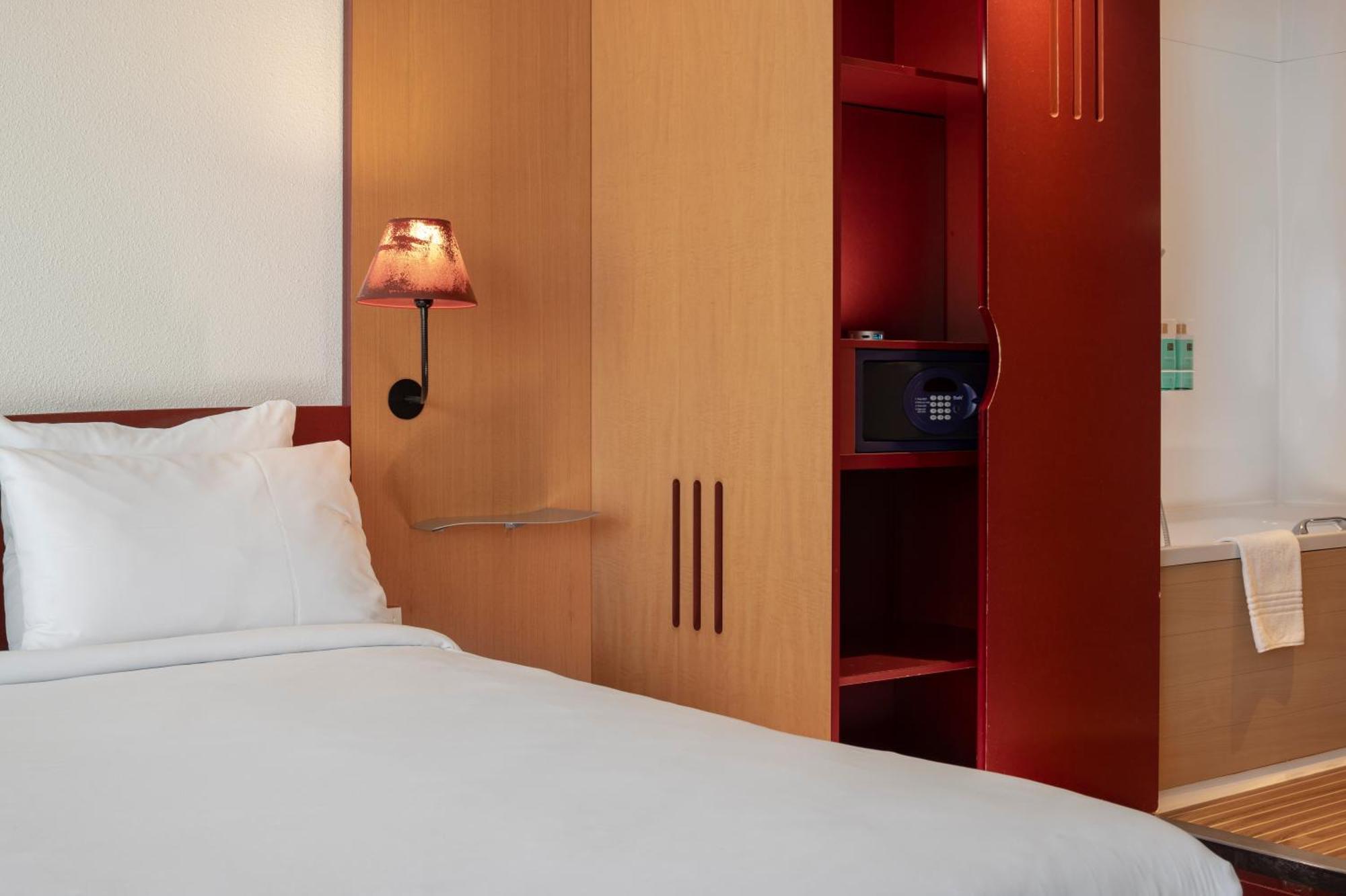 Novotel Centre Euromed Hotel 4*